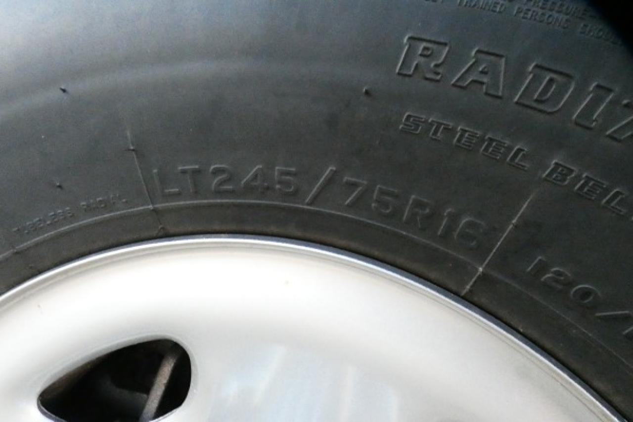 2023 GMC Savana 3500 LT RWD 15 pass. w/cloth seats, RVM BUC - Photo #18