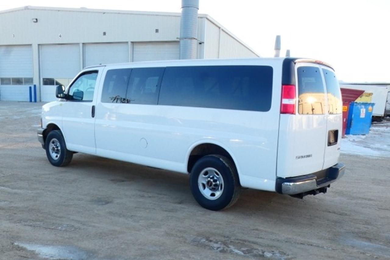 2023 GMC Savana 3500 LT RWD 15 pass. w/cloth seats, RVM BUC - Photo #8
