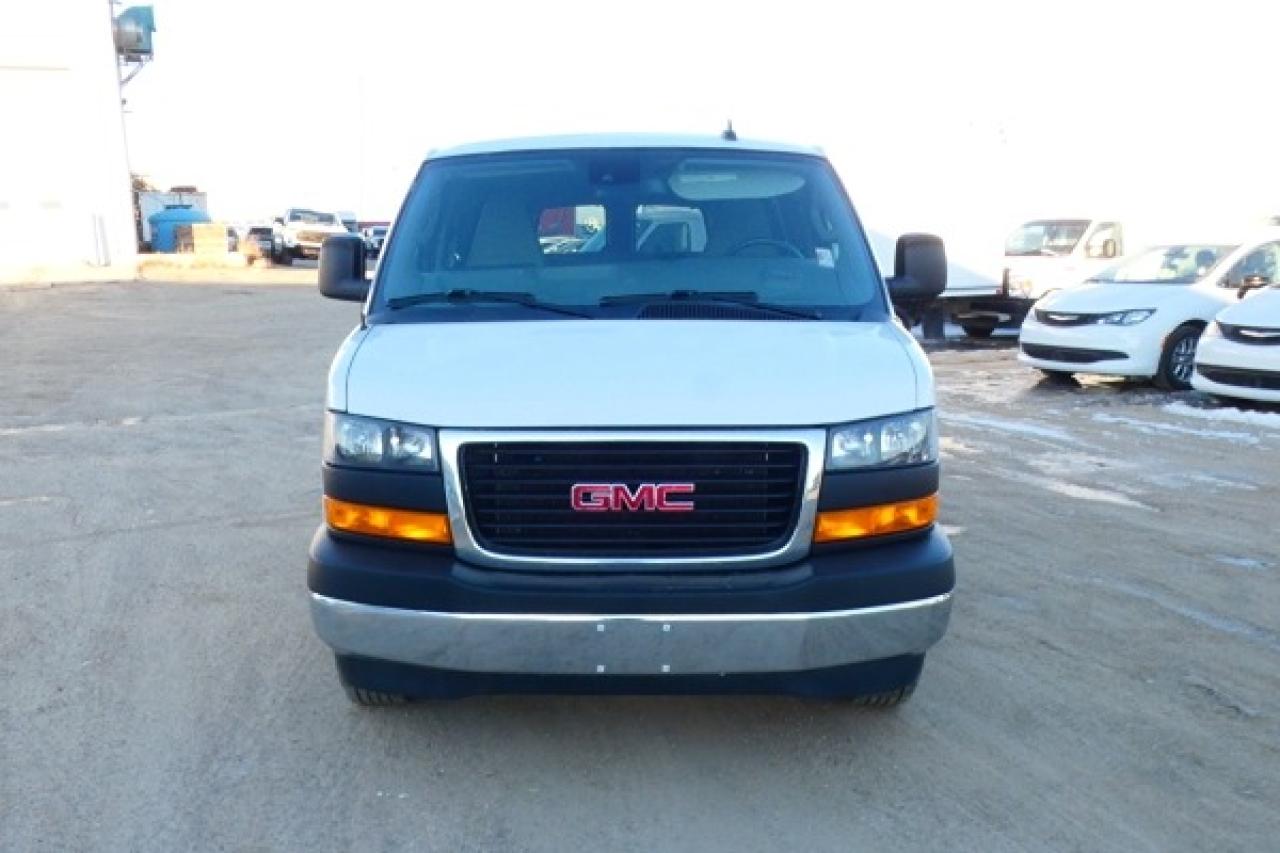 2023 GMC Savana 3500 LT RWD 15 pass. w/cloth seats, RVM BUC - Photo #3