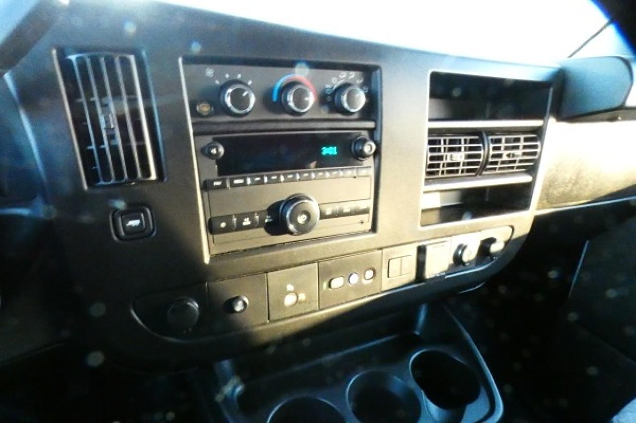 2023 GMC Savana 3500 LT RWD 15 pass. w/cloth seats, RVM BUC - Photo #15