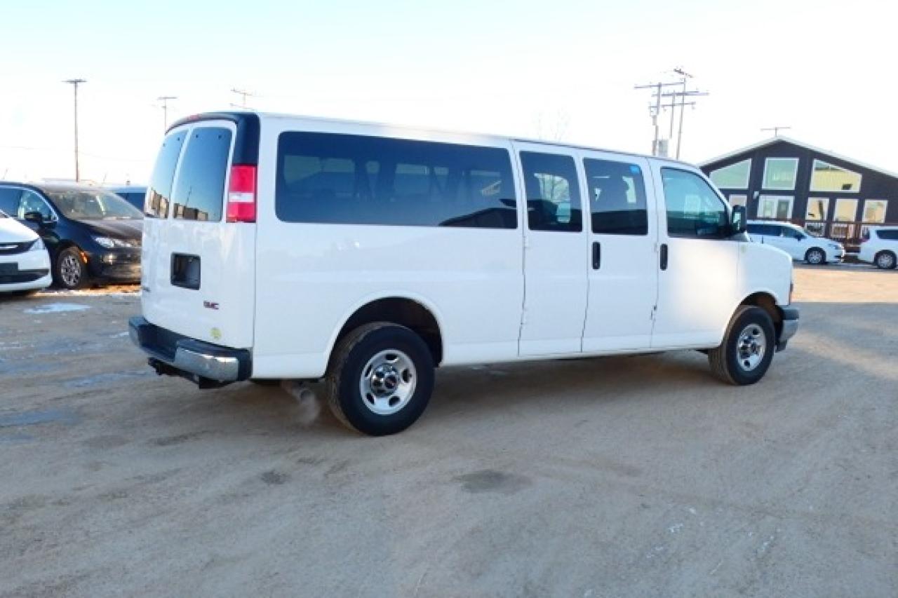 2023 GMC Savana 3500 LT RWD 15 pass. w/cloth seats, RVM BUC - Photo #6