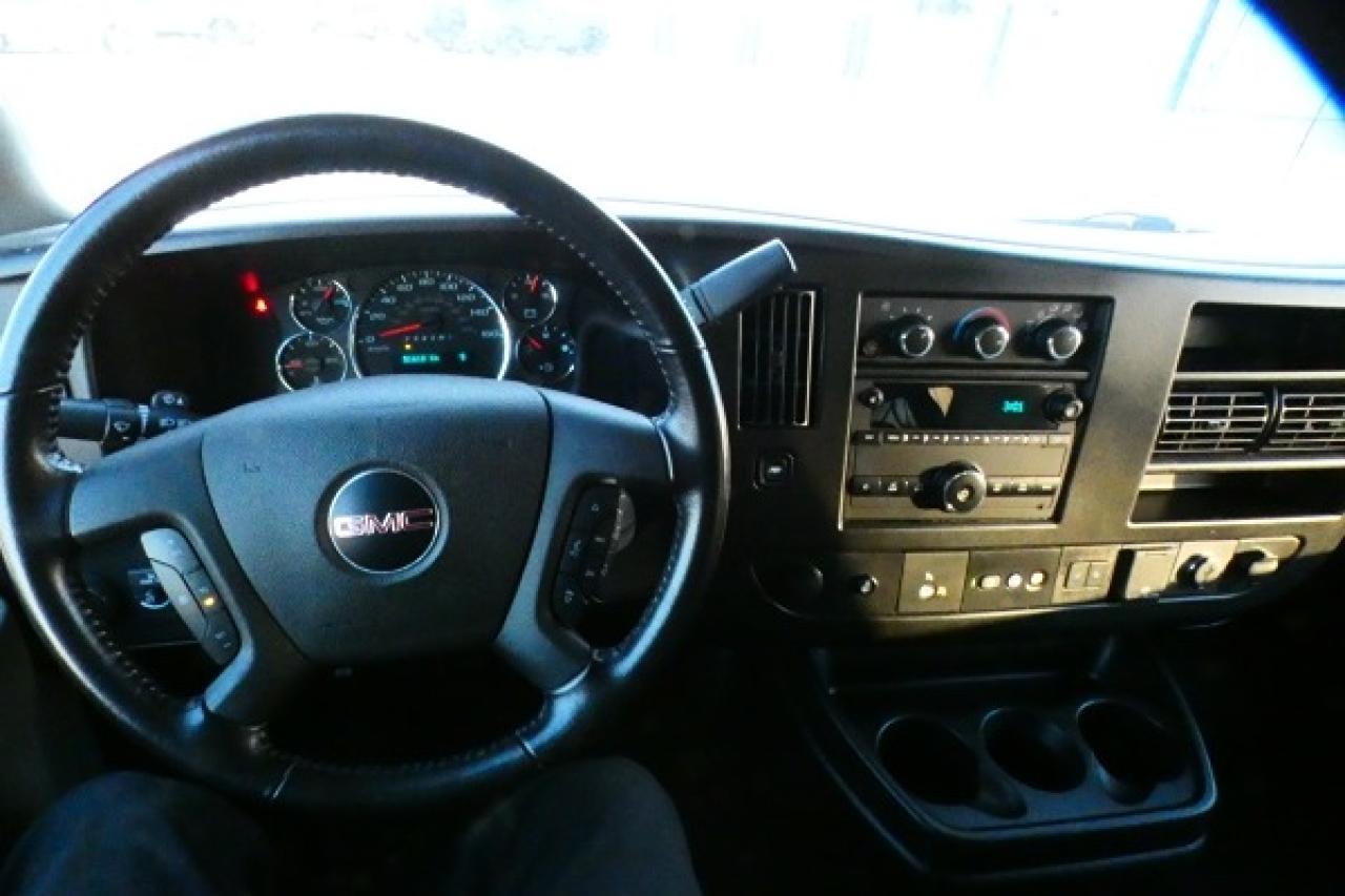 2023 GMC Savana 3500 LT RWD 15 pass. w/cloth seats, RVM BUC - Photo #13