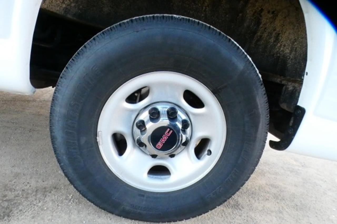 2023 GMC Savana 3500 LT RWD 15 pass. w/cloth seats, RVM BUC - Photo #17