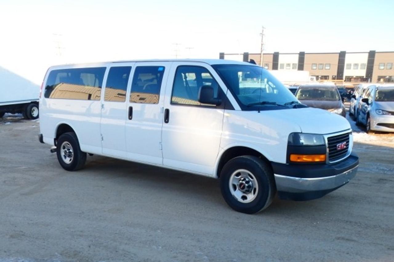 2023 GMC Savana 3500 LT RWD 15 pass. w/cloth seats, RVM BUC - Photo #4