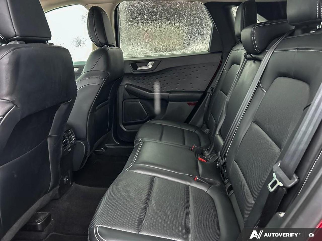 2020 Ford Escape SEL / NO ACCIDENTS / LEATHER / HTD SEATS / AWD Photo