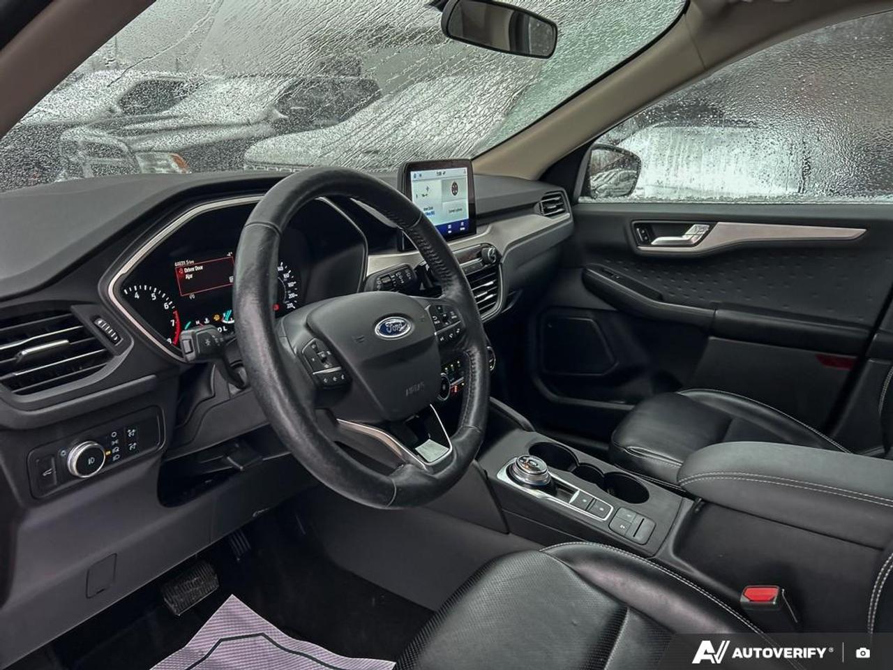 2020 Ford Escape SEL / NO ACCIDENTS / LEATHER / HTD SEATS / AWD Photo