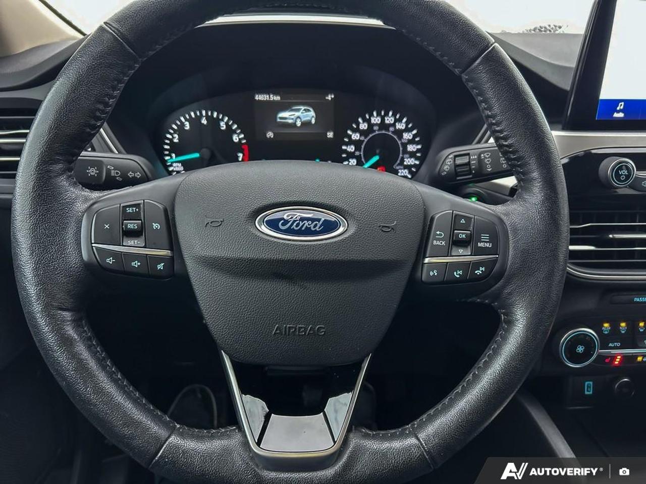 2020 Ford Escape SEL / NO ACCIDENTS / LEATHER / HTD SEATS / AWD Photo