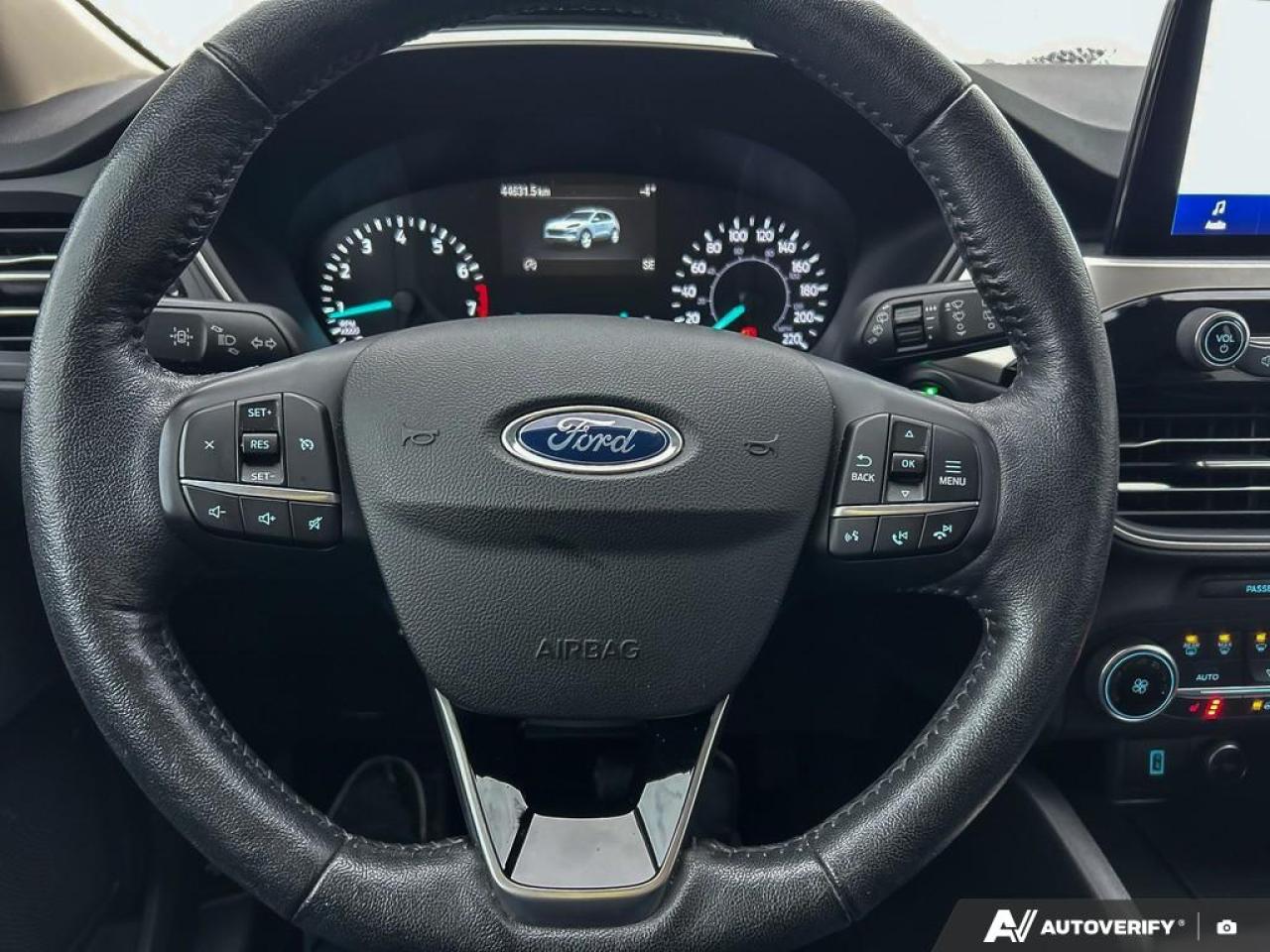 2020 Ford Escape SEL / NO ACCIDENTS / LEATHER / HTD SEATS / AWD Photo