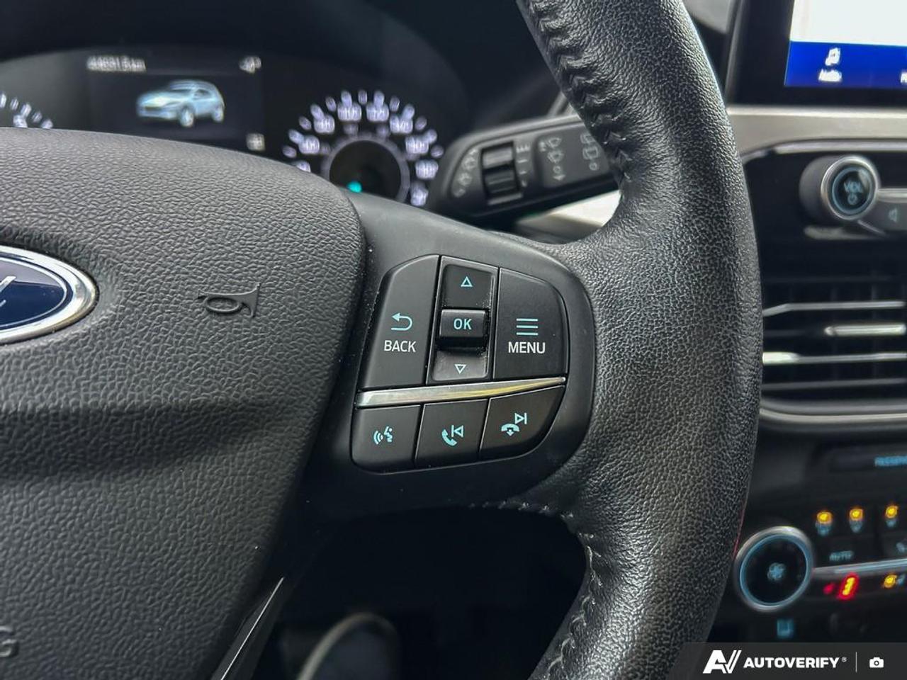 2020 Ford Escape SEL / NO ACCIDENTS / LEATHER / HTD SEATS / AWD Photo