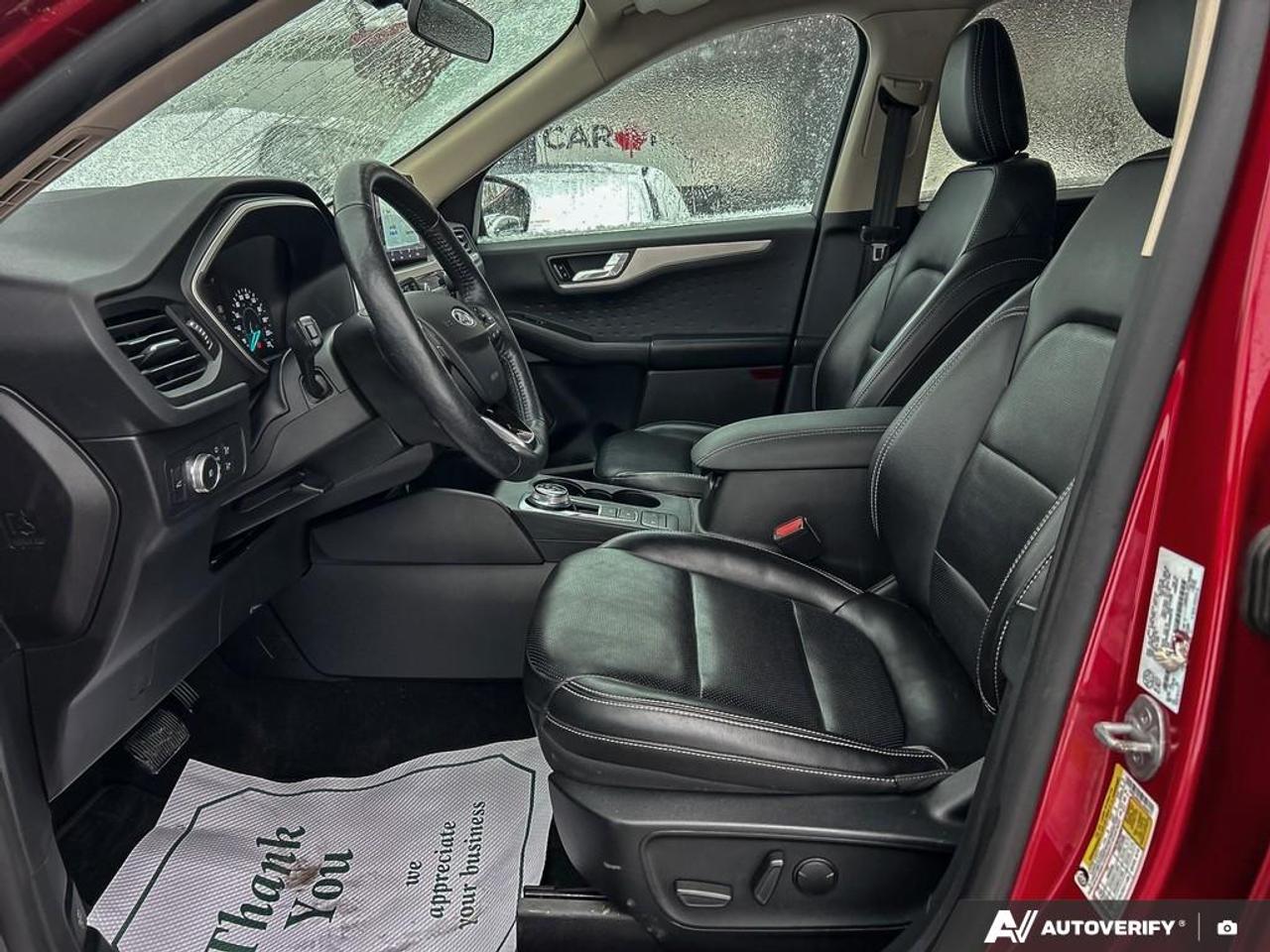 2020 Ford Escape SEL / NO ACCIDENTS / LEATHER / HTD SEATS / AWD Photo