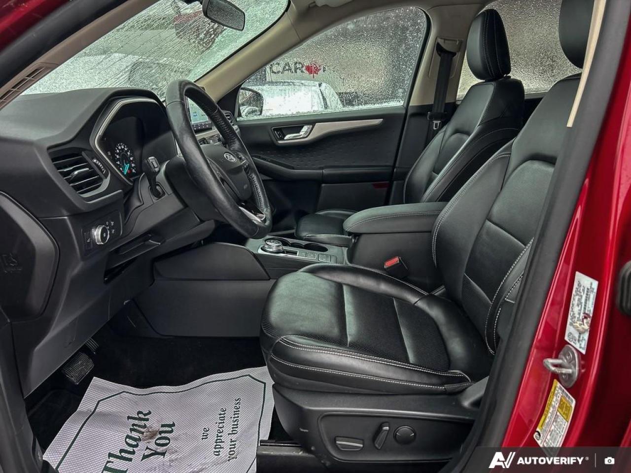 2020 Ford Escape SEL / NO ACCIDENTS / LEATHER / HTD SEATS / AWD Photo