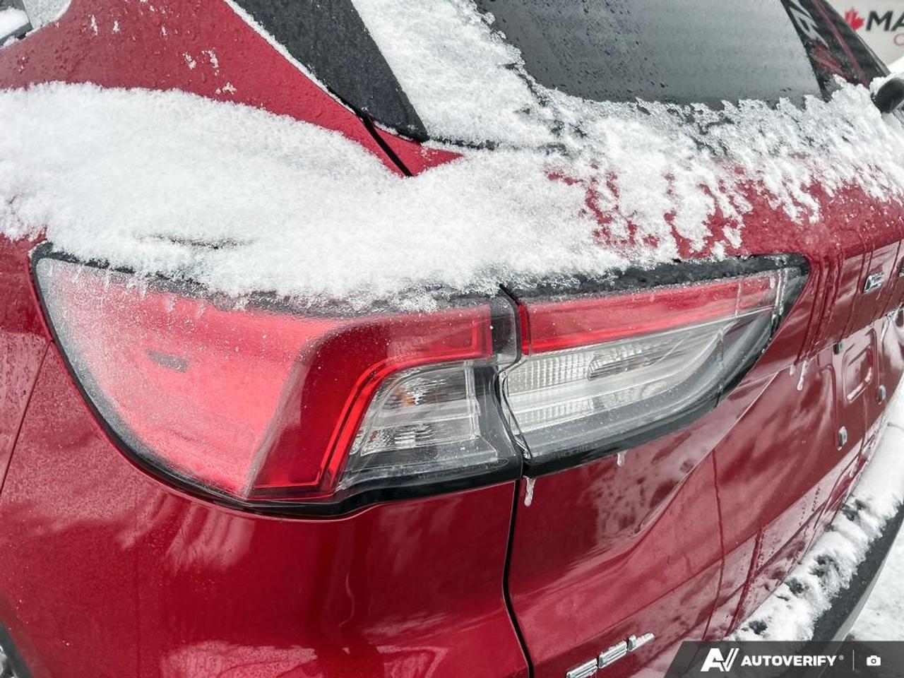 2020 Ford Escape SEL / NO ACCIDENTS / LEATHER / HTD SEATS / AWD Photo