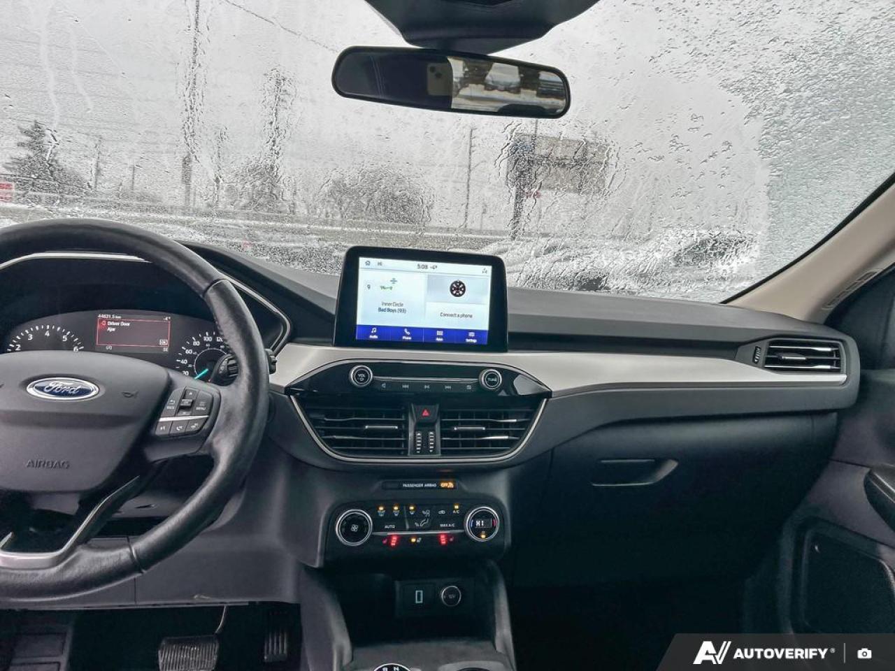 2020 Ford Escape SEL / NO ACCIDENTS / LEATHER / HTD SEATS / AWD Photo