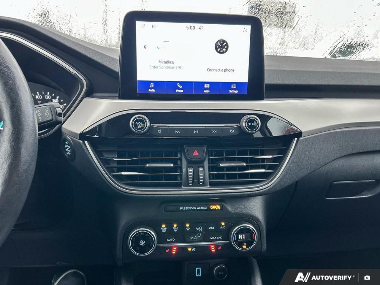 2020 Ford Escape SEL / NO ACCIDENTS / LEATHER / HTD SEATS / AWD Photo