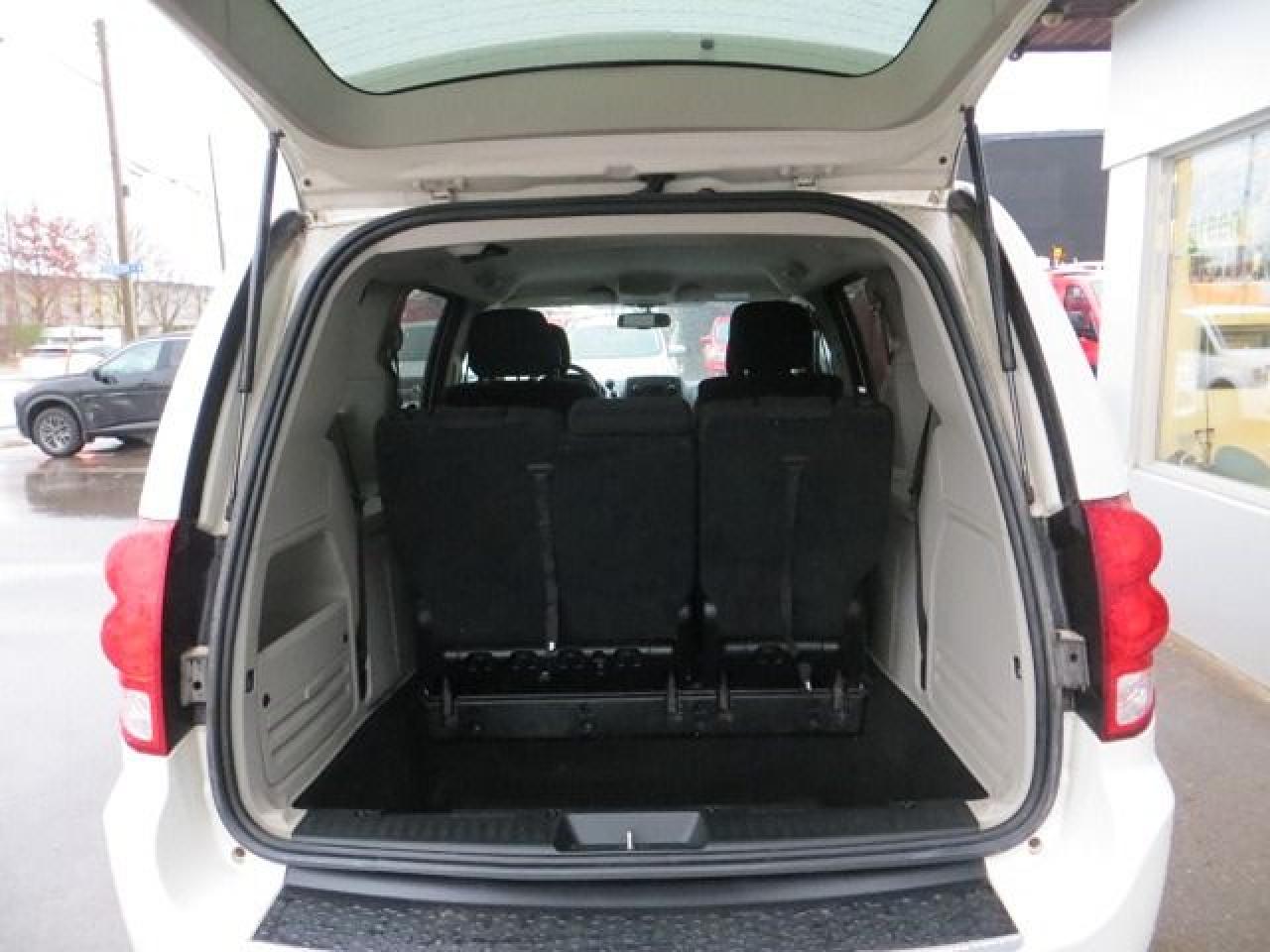 2013 Dodge Grand Caravan CERTIFIED, SXT, FULL STOW & GO, BLUETOOTH Photo