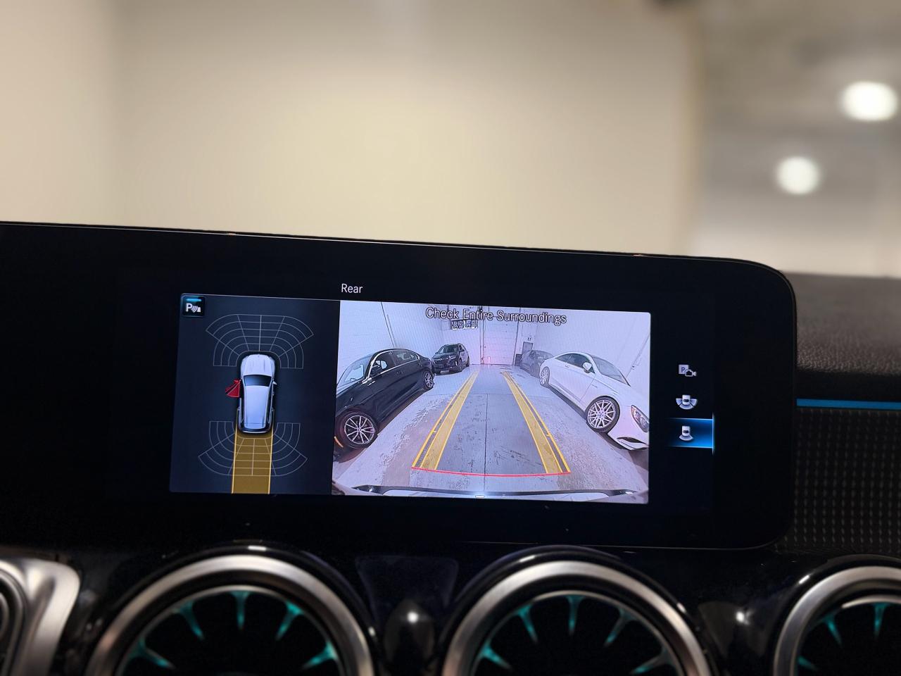 2023 Mercedes-Benz GLB GLB 250 - Photo #12