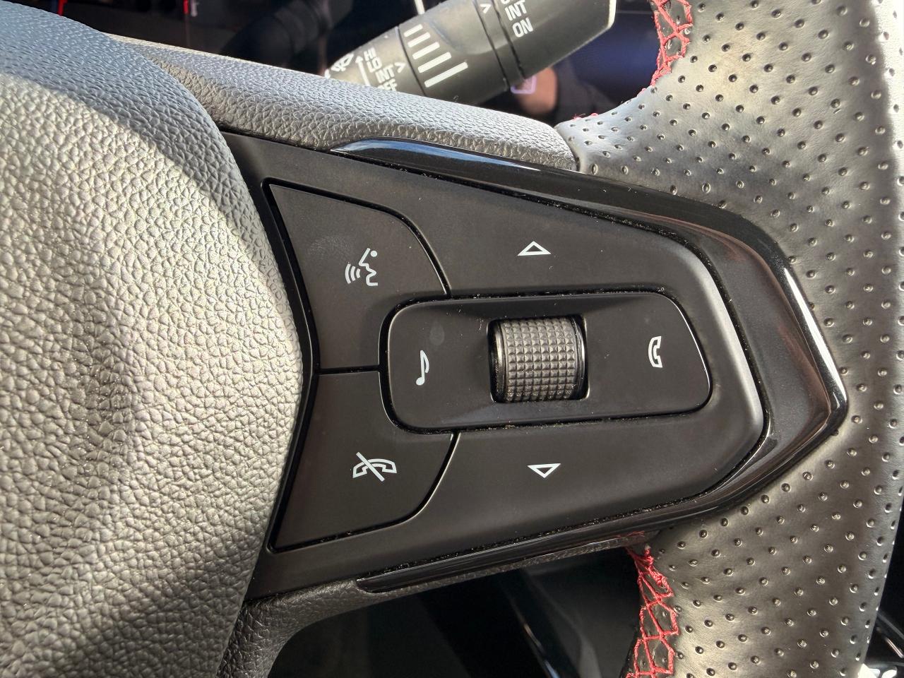 2024 Chevrolet Trax 2RS+Leather+Roof+ONE OWNER+CLEAN CARFAX Photo