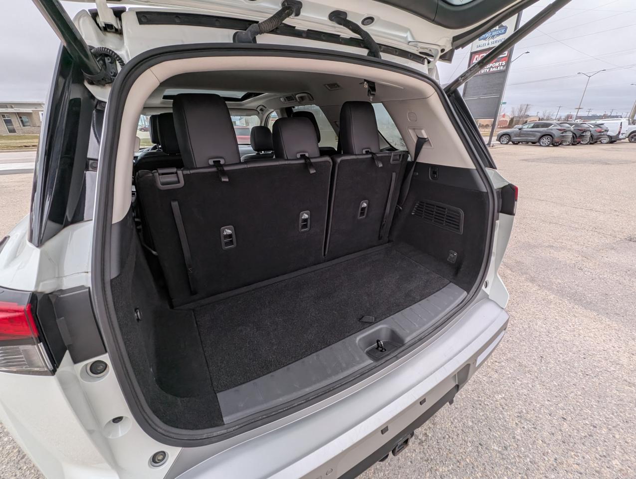 2022 Nissan Pathfinder Platinum - Photo #6