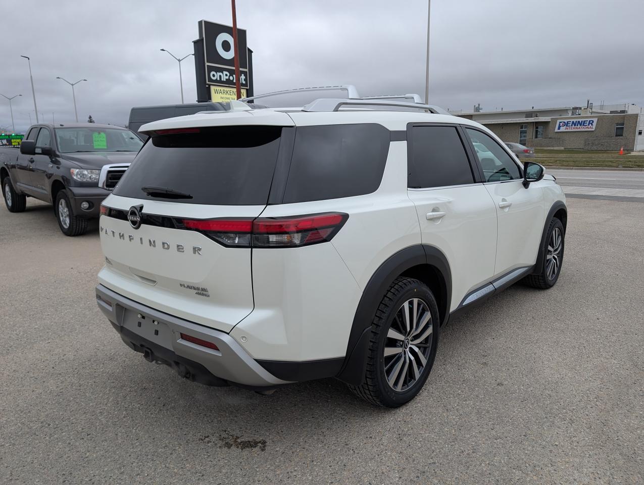 2022 Nissan Pathfinder Platinum - Photo #4