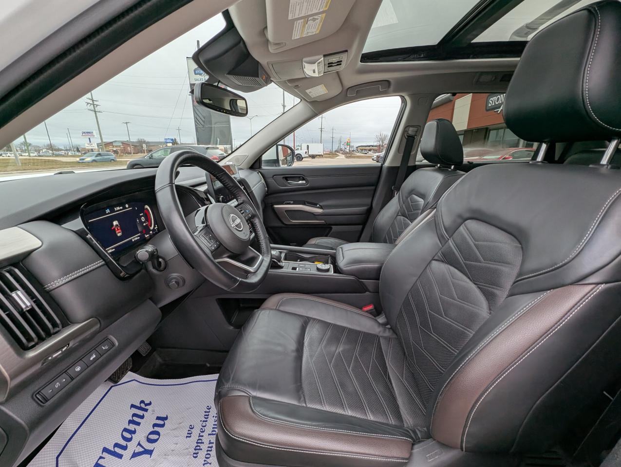 2022 Nissan Pathfinder Platinum - Photo #16