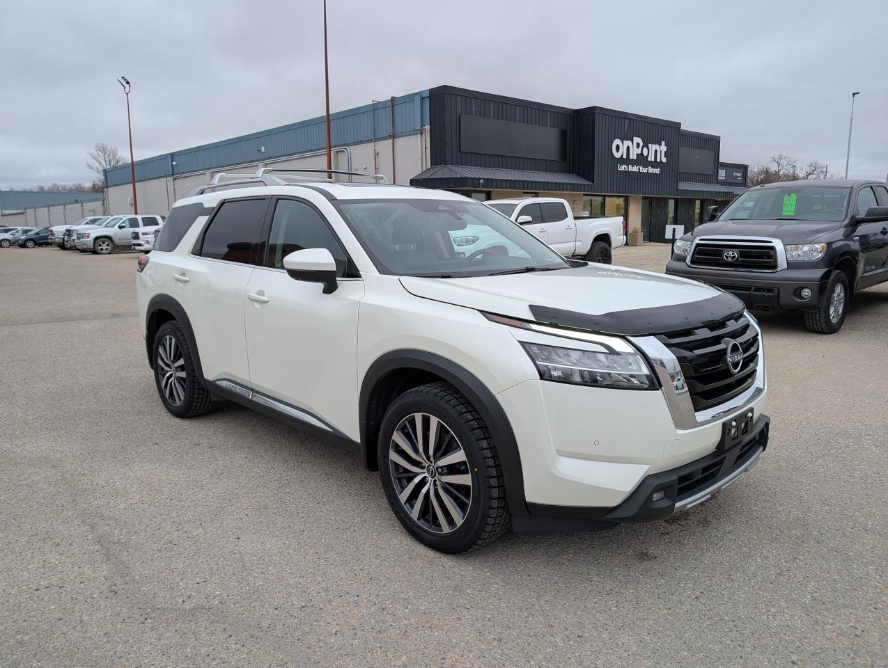 2022 Nissan Pathfinder Platinum - Photo #2