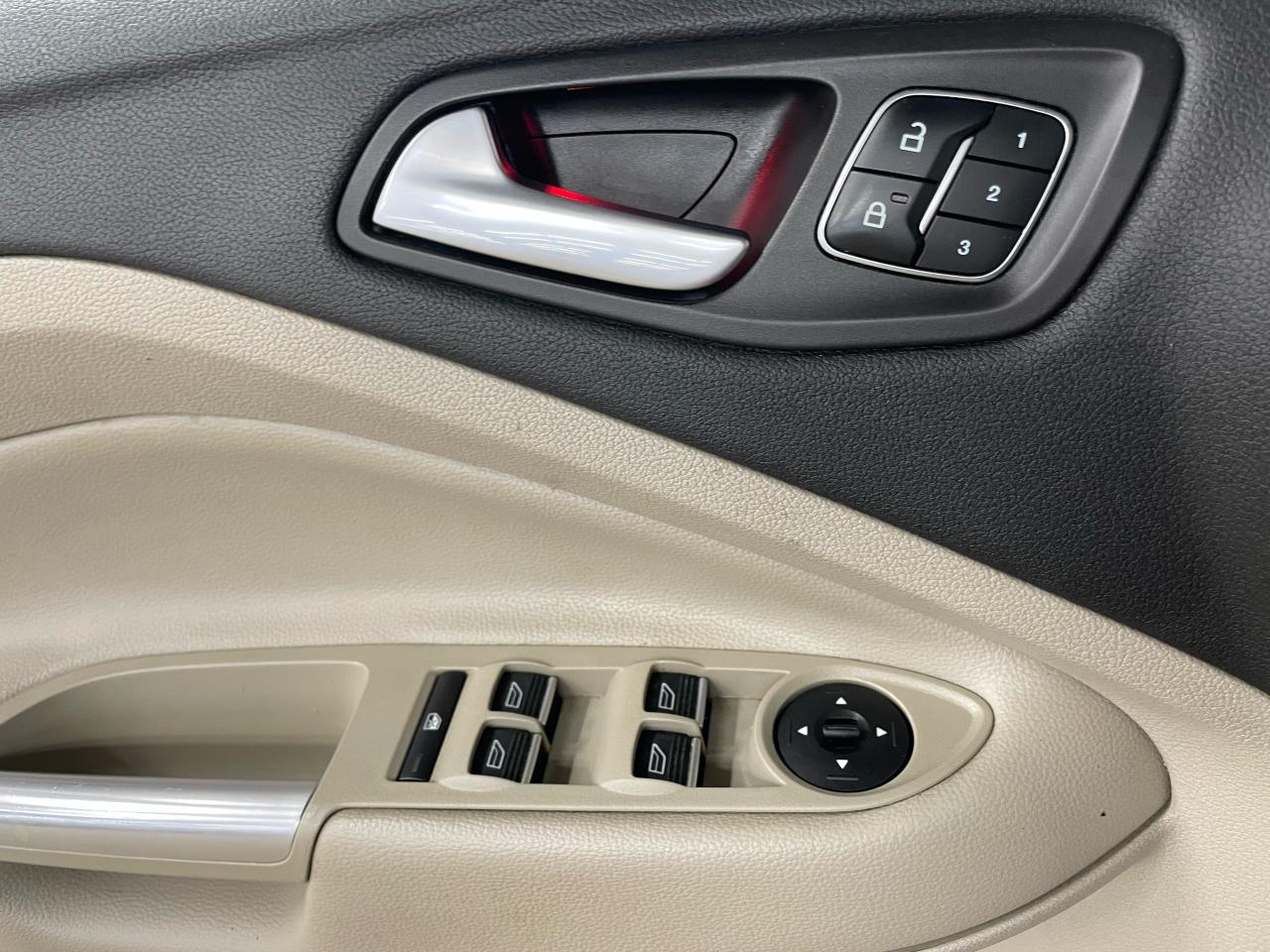 2017 Ford Escape 4WD 4DR TITANIUM Photo32