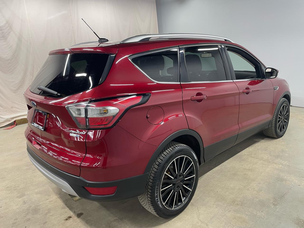 2017 Ford Escape 4WD 4DR TITANIUM Photo