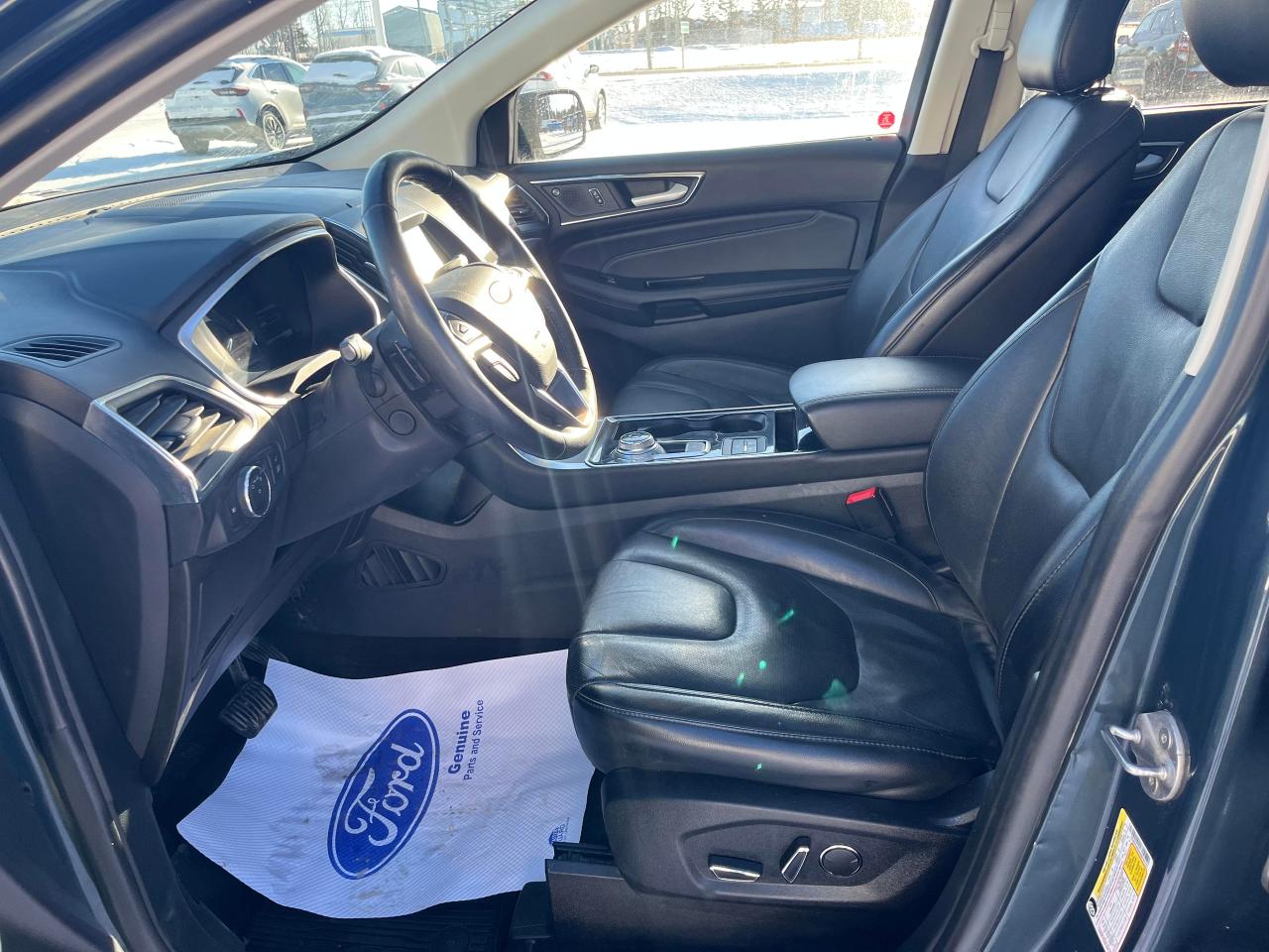 2019 Ford Edge Titanium Photo4