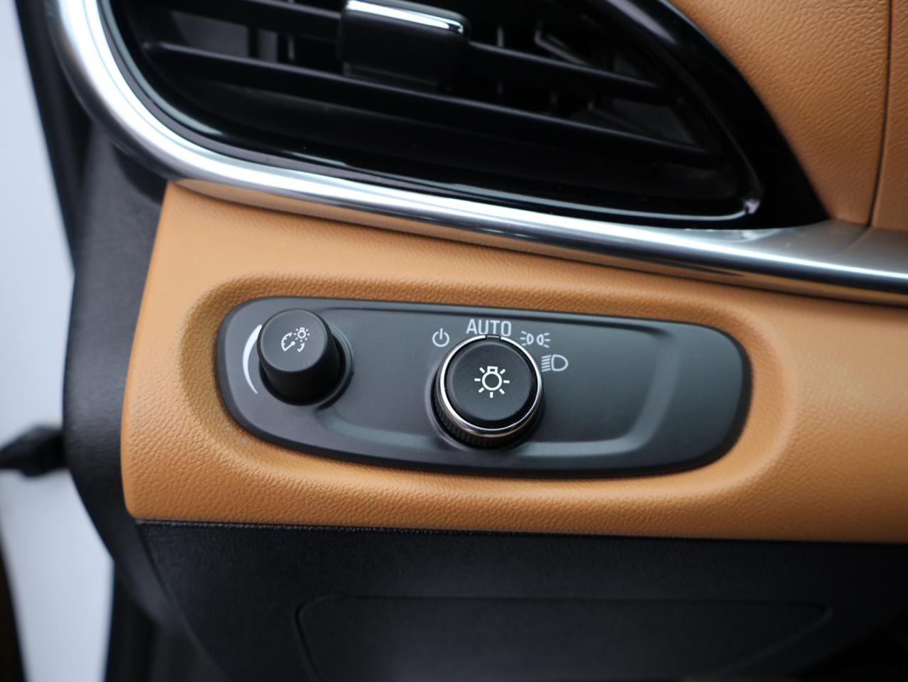 2018 Chevrolet Volt LTZ CERTIFIED *1 OWNER*ACCIDENT FREE* CAMERA NAV BLUETOOTH LEATHER HEATED SEATS CRUISE ALLOYS - Photo #30