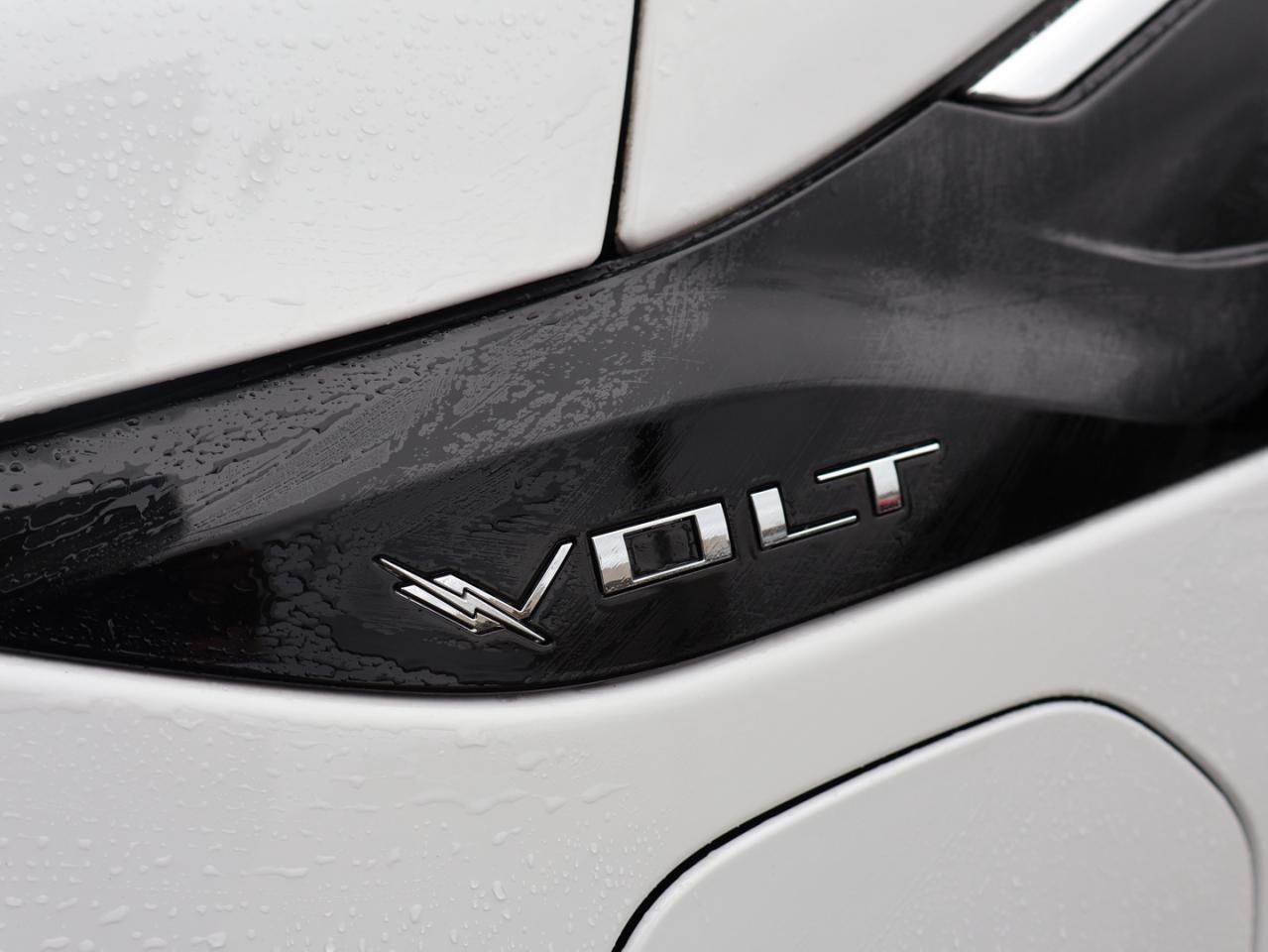 2018 Chevrolet Volt LTZ CERTIFIED *1 OWNER*ACCIDENT FREE* CAMERA NAV BLUETOOTH LEATHER HEATED SEATS CRUISE ALLOYS - Photo #39