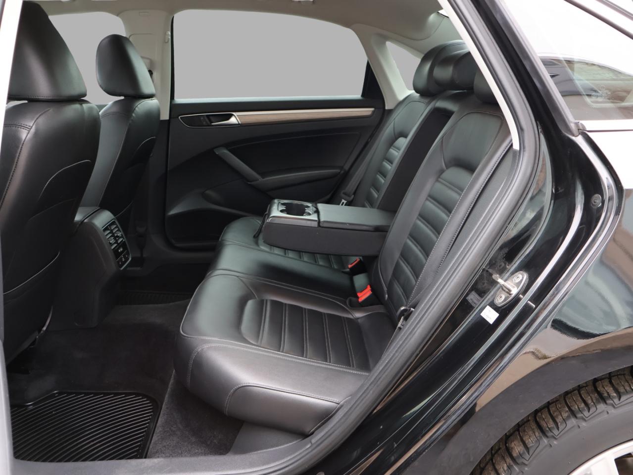 2016 Volkswagen Passat SEL PREMIUM CERTIFIED *AACCIDENT FREE*V.W MAINTAIN* CAMERA NAV BLUETOOTH LEATHER HEATED SEATS SUNROOF CRUISE ALLOYS Photo