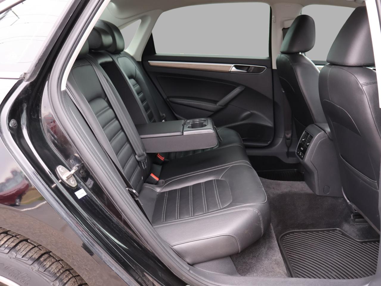 2016 Volkswagen Passat SEL PREMIUM CERTIFIED *AACCIDENT FREE*V.W MAINTAIN* CAMERA NAV BLUETOOTH LEATHER HEATED SEATS SUNROOF CRUISE ALLOYS Photo