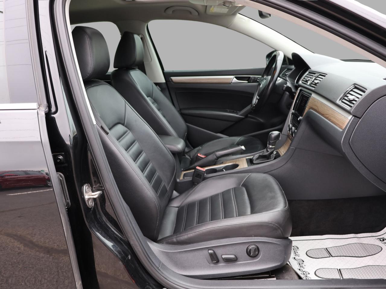 2016 Volkswagen Passat SEL PREMIUM CERTIFIED *AACCIDENT FREE*V.W MAINTAIN* CAMERA NAV BLUETOOTH LEATHER HEATED SEATS SUNROOF CRUISE ALLOYS - Photo #17