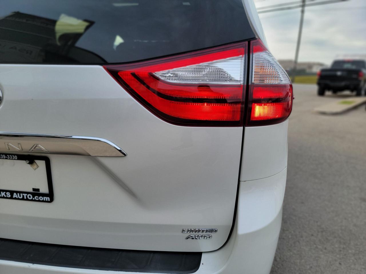 2016 Toyota Sienna Limited | AWD - Photo #6