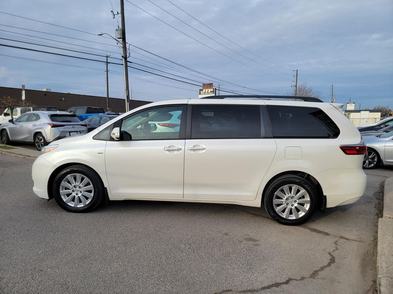 2016 Toyota Sienna Limited | AWD - Photo #9