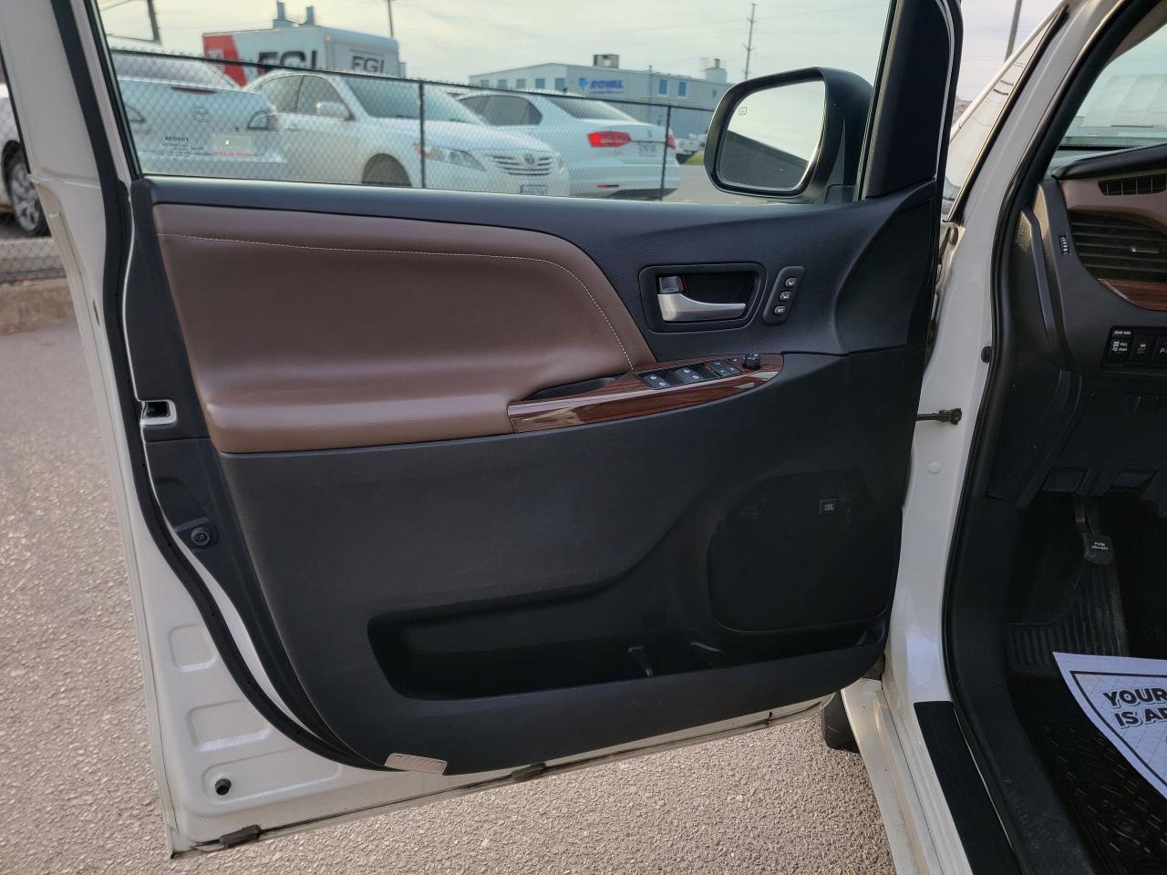 2016 Toyota Sienna Limited | AWD - Photo #13