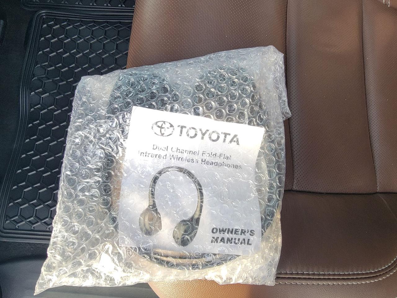 2016 Toyota Sienna Limited | AWD - Photo #18