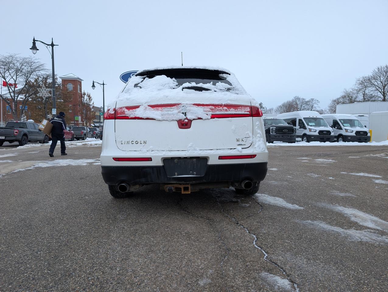 2015 Lincoln MKT ECOBOOST 4dr Wgn AWD Photo4