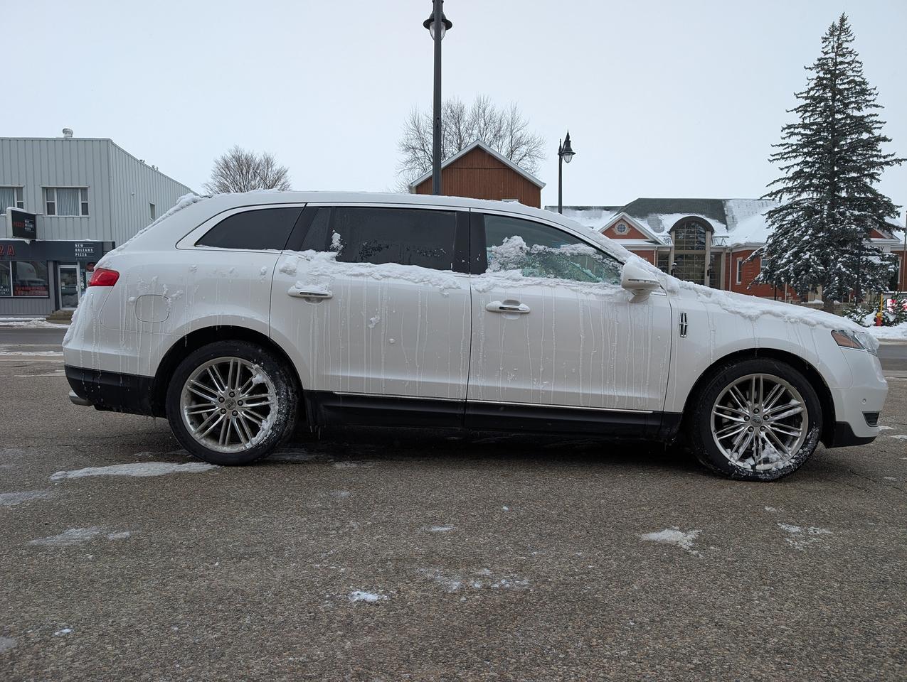 2015 Lincoln MKT Elite AWD Photo