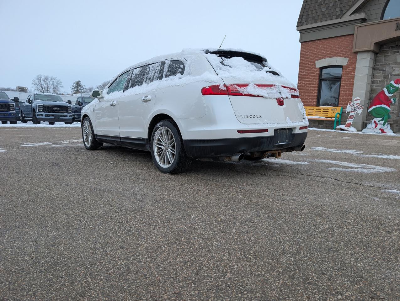 2015 Lincoln MKT ECOBOOST 4dr Wgn AWD Photo3
