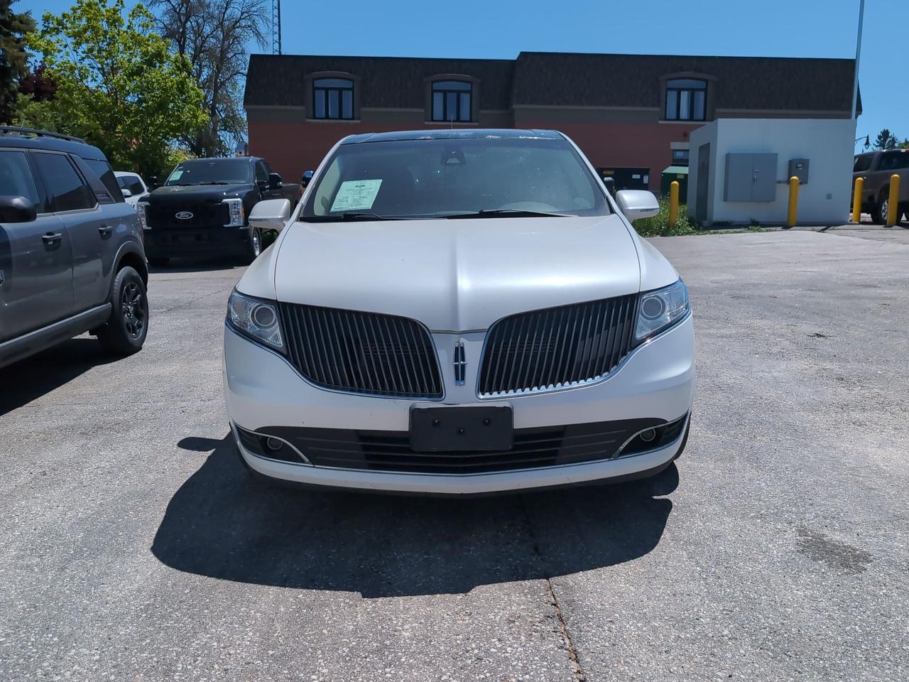 2015 Lincoln MKT Elite AWD Photo1