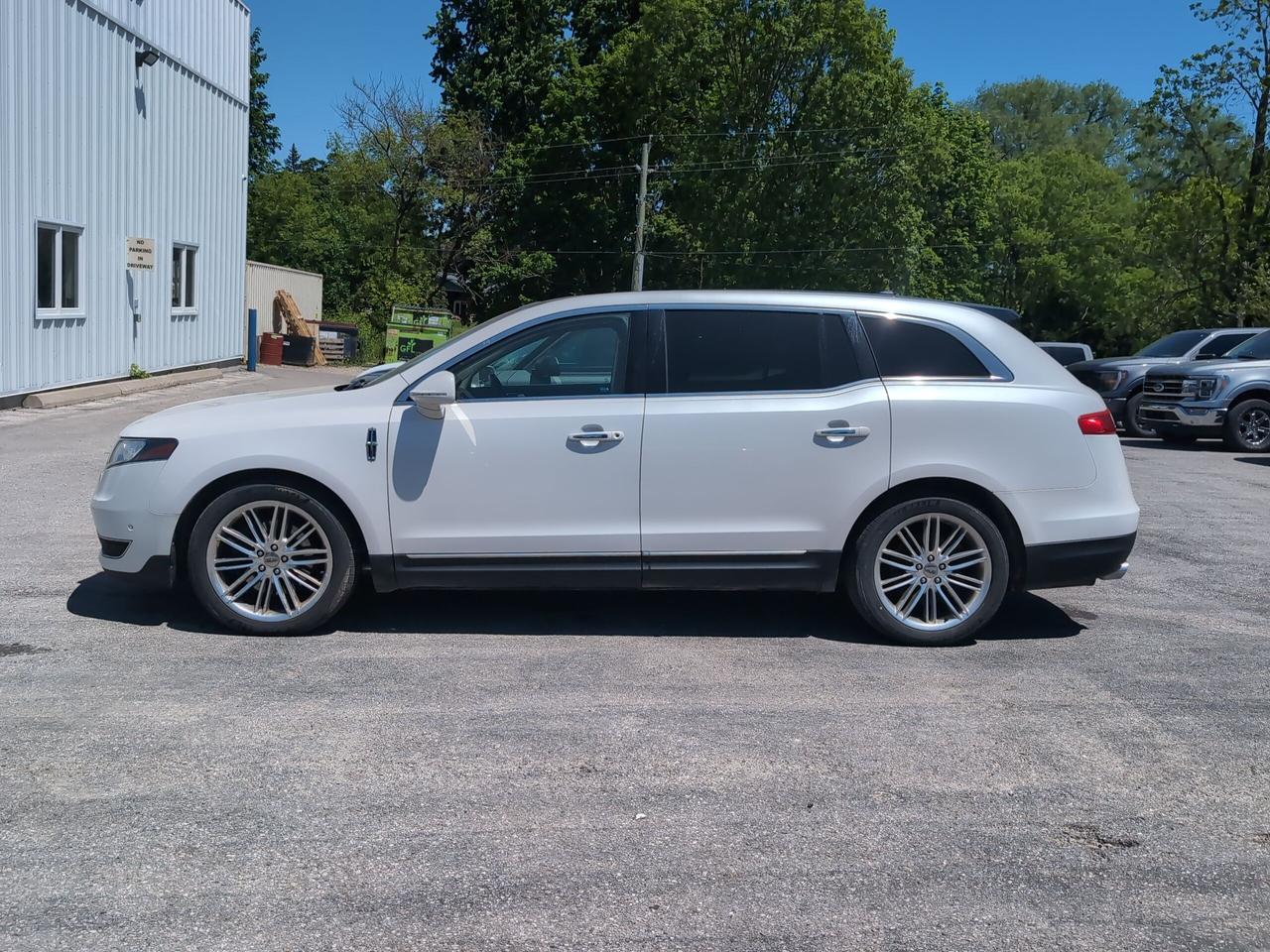 2015 Lincoln MKT Elite AWD Photo2