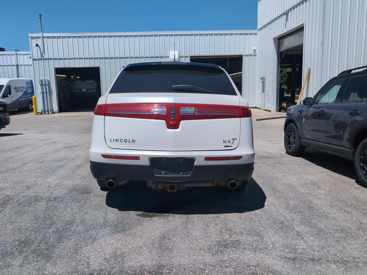 2015 Lincoln MKT Elite AWD Photo4