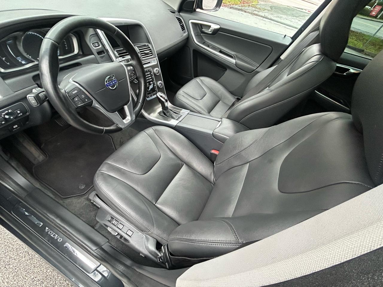 2015 Volvo XC60 T5 Drive-E Premier - Photo #8