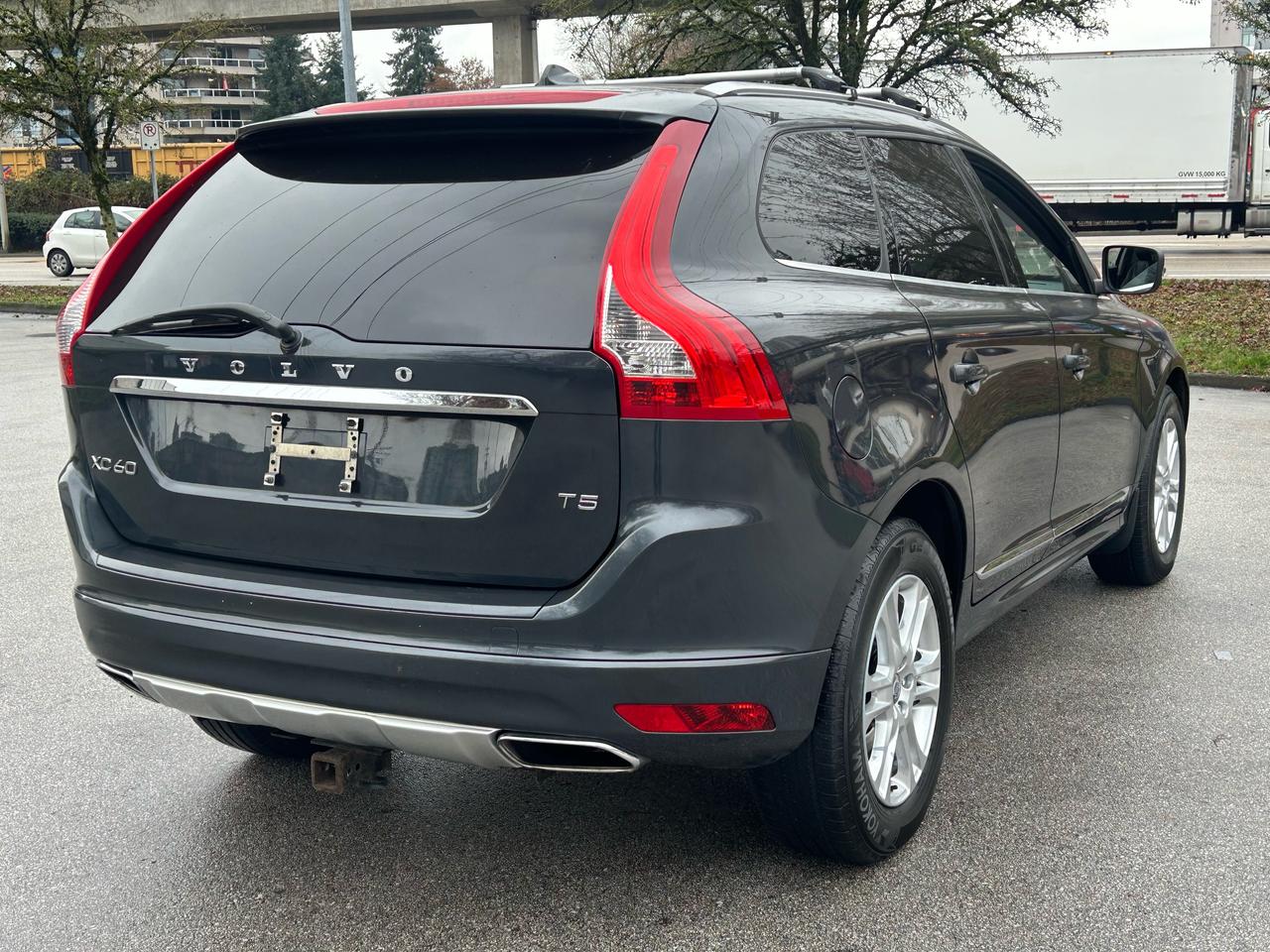 2015 Volvo XC60 T5 Drive-E Premier - Photo #6