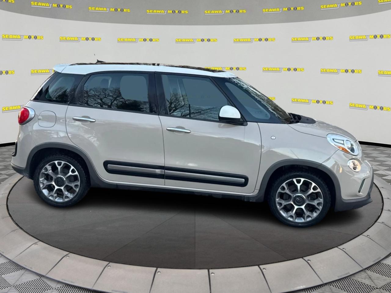 2014 Fiat 500 L Trekking - Photo #2