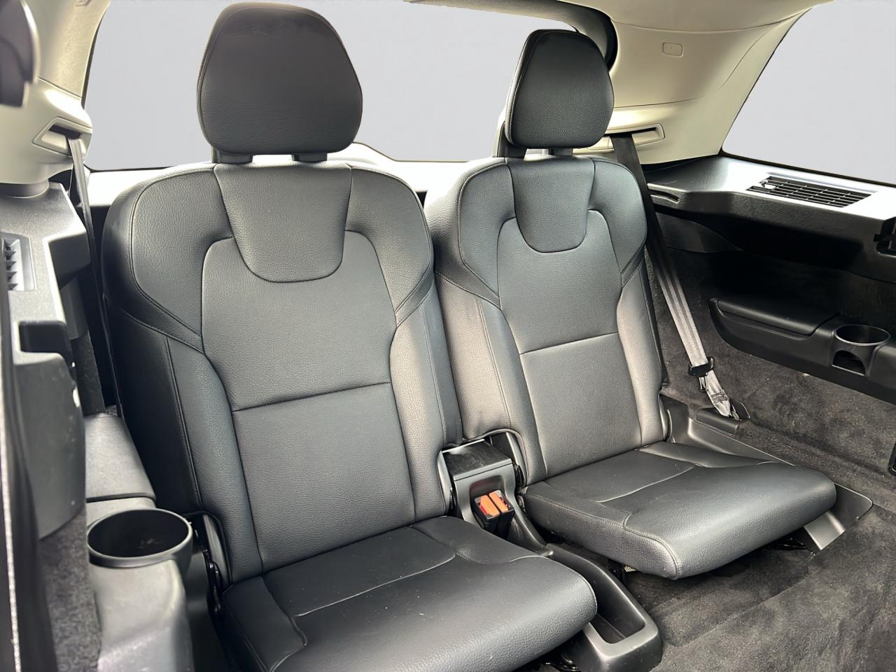 2021 Volvo XC90 T6 AWD Momentum 7-Seater - Navigation !!! Photo