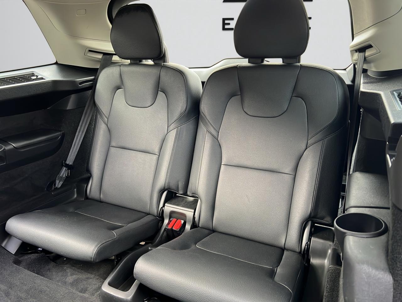 2021 Volvo XC90 T6 AWD Momentum 7-Seater - Navigation !!! Photo