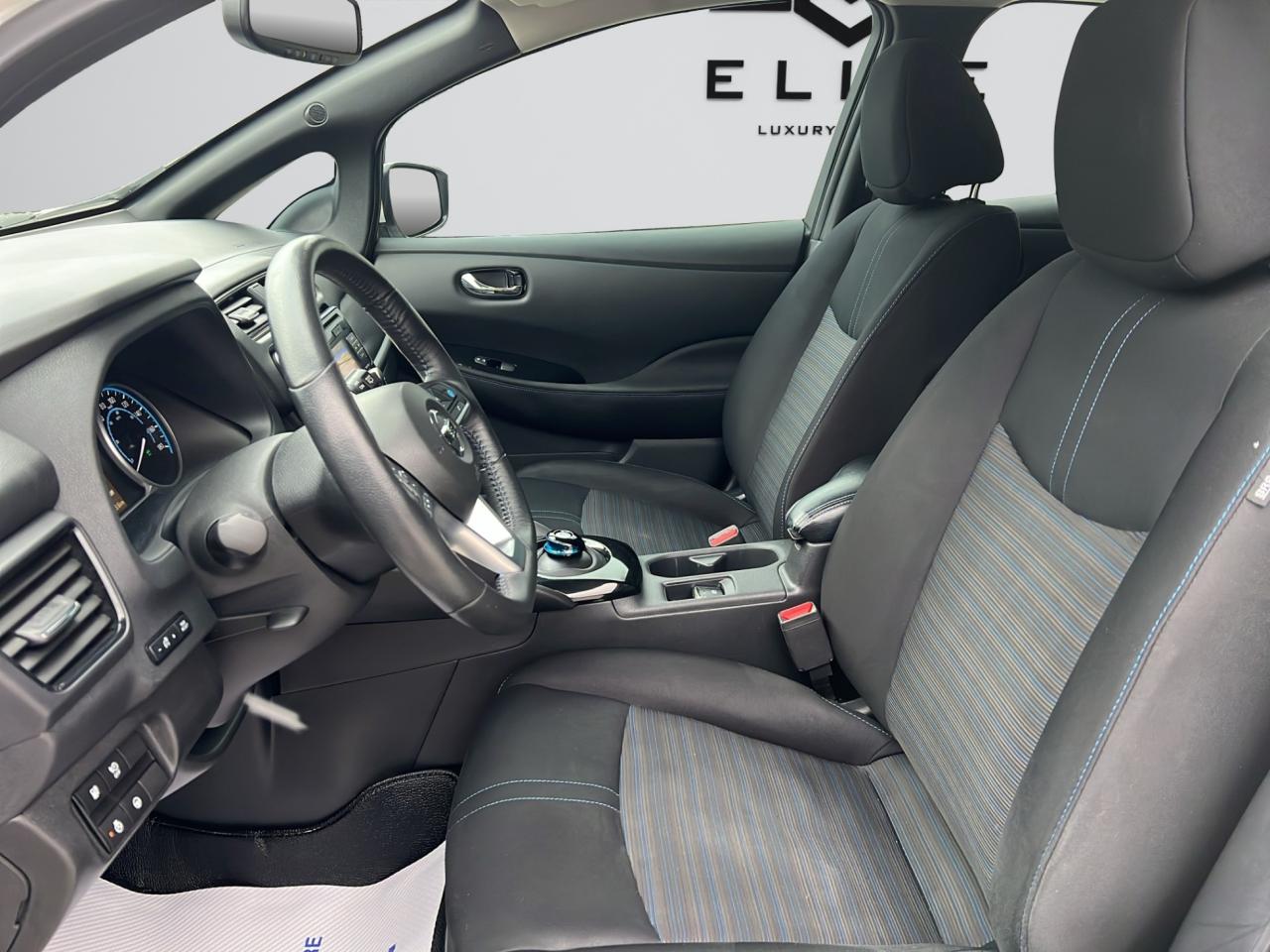 2018 Nissan Leaf SV Hatchback - Navigation System - ELECTRIC !! Photo