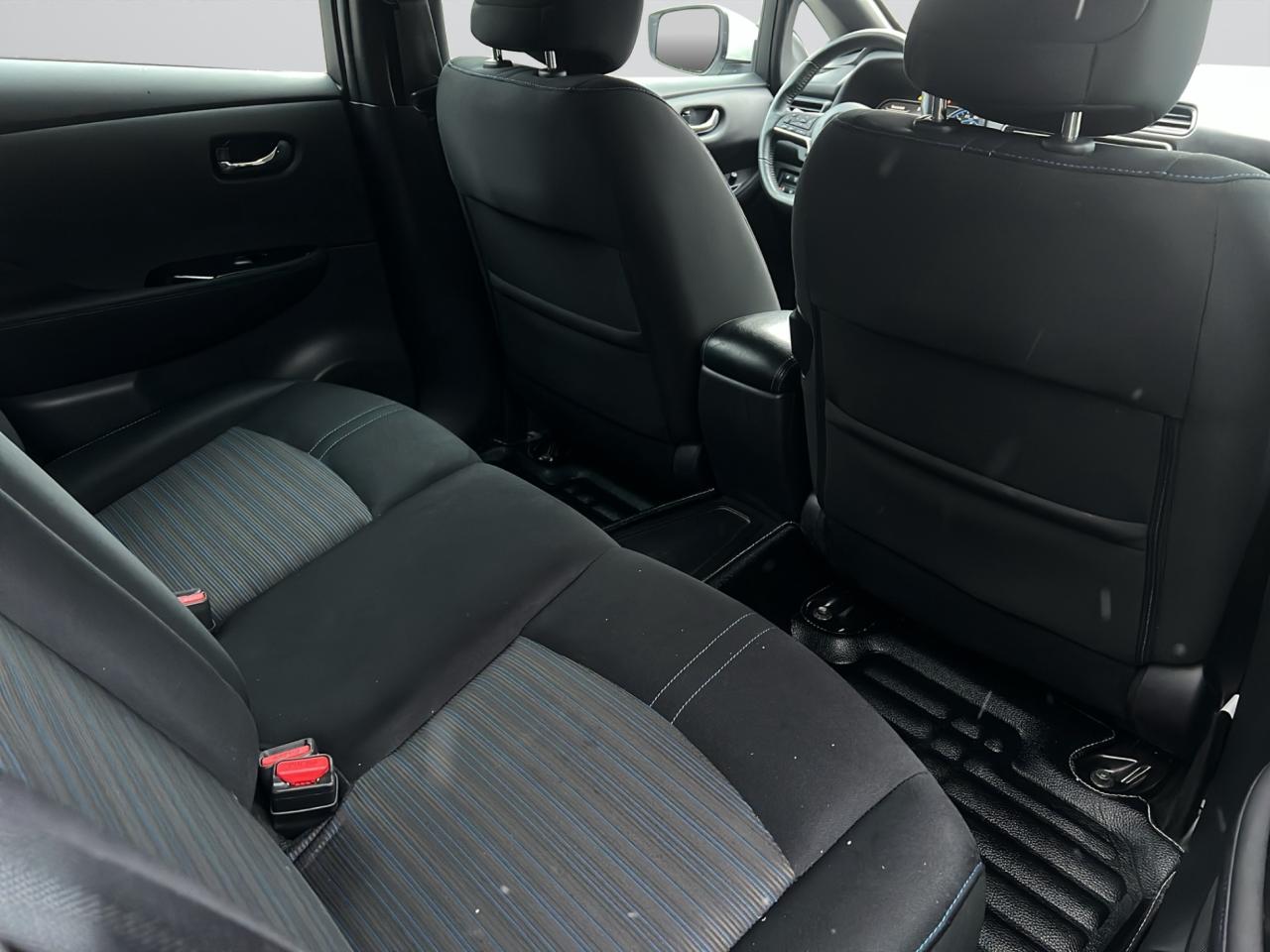 2018 Nissan Leaf SV Hatchback - Navigation System - ELECTRIC !! Photo